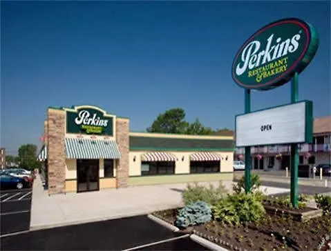 Days Inn By Wyndham Fallsview Niagara Falls Hotel