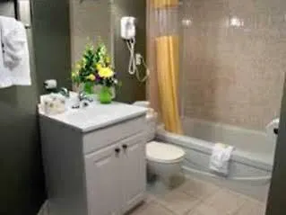 Days Inn By Wyndham Fallsview Niagara Falls Hotel