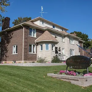Butterfly Manor **** Niagarawatervallen